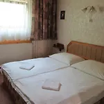 Zeke Pensionat Vác